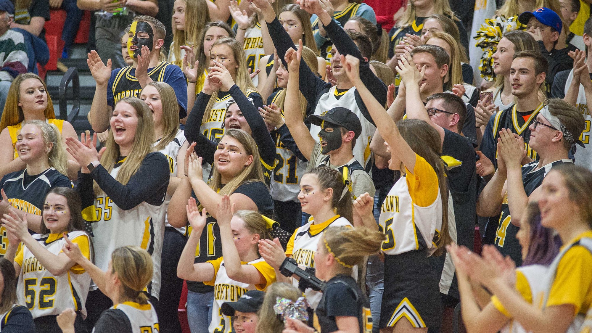 PlayOn_Basketball-Fans-Crowd-Ticketing
